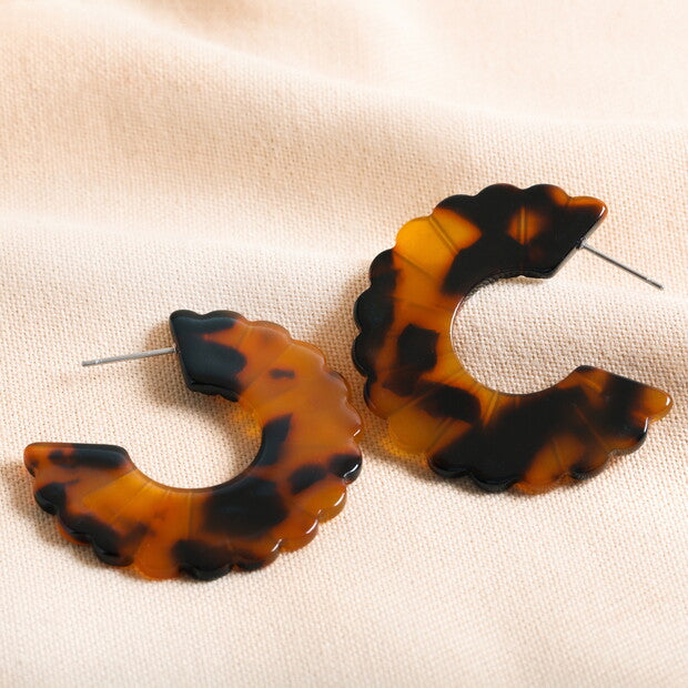 Tortoiseshell Resin Scalloped Hoop Earrings